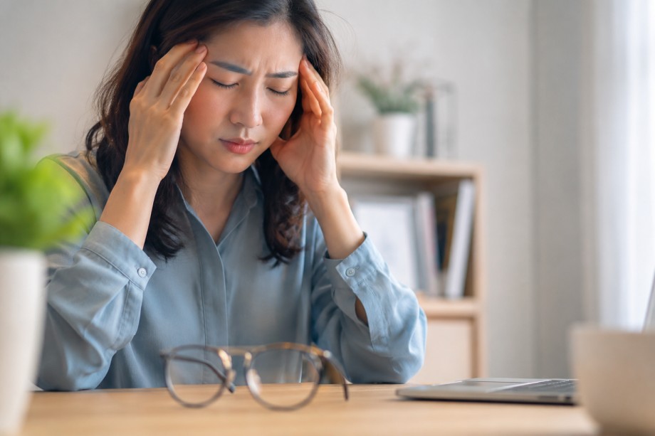 Why Do My Glasses Give Me Headaches? Common Causes and When to See an Optician