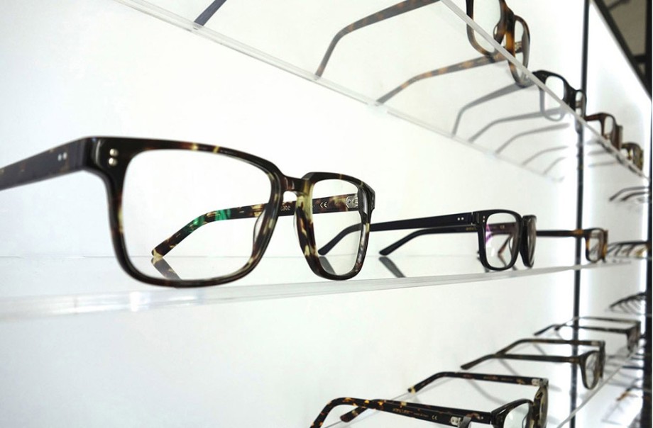 How to Choose the Right Color for Your Eyeglasses?